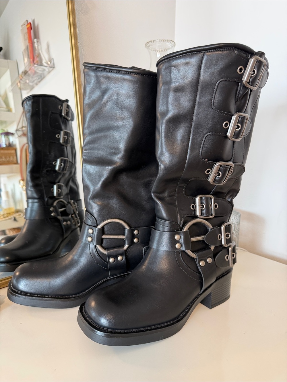 DREAM PAIRS boots - Picture 2 of 3